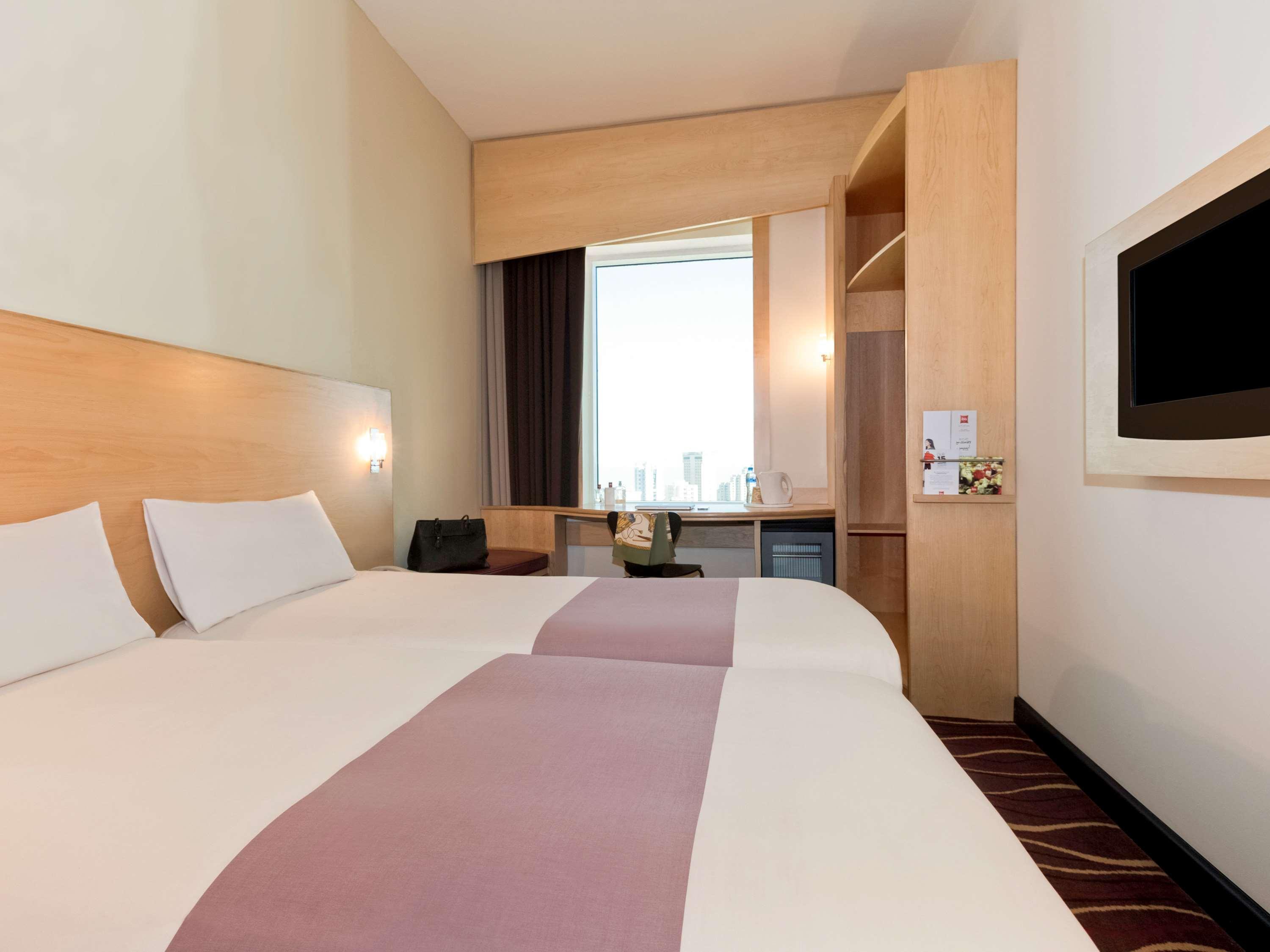 Отель Ibis Sharq Кувейт Экстерьер фото