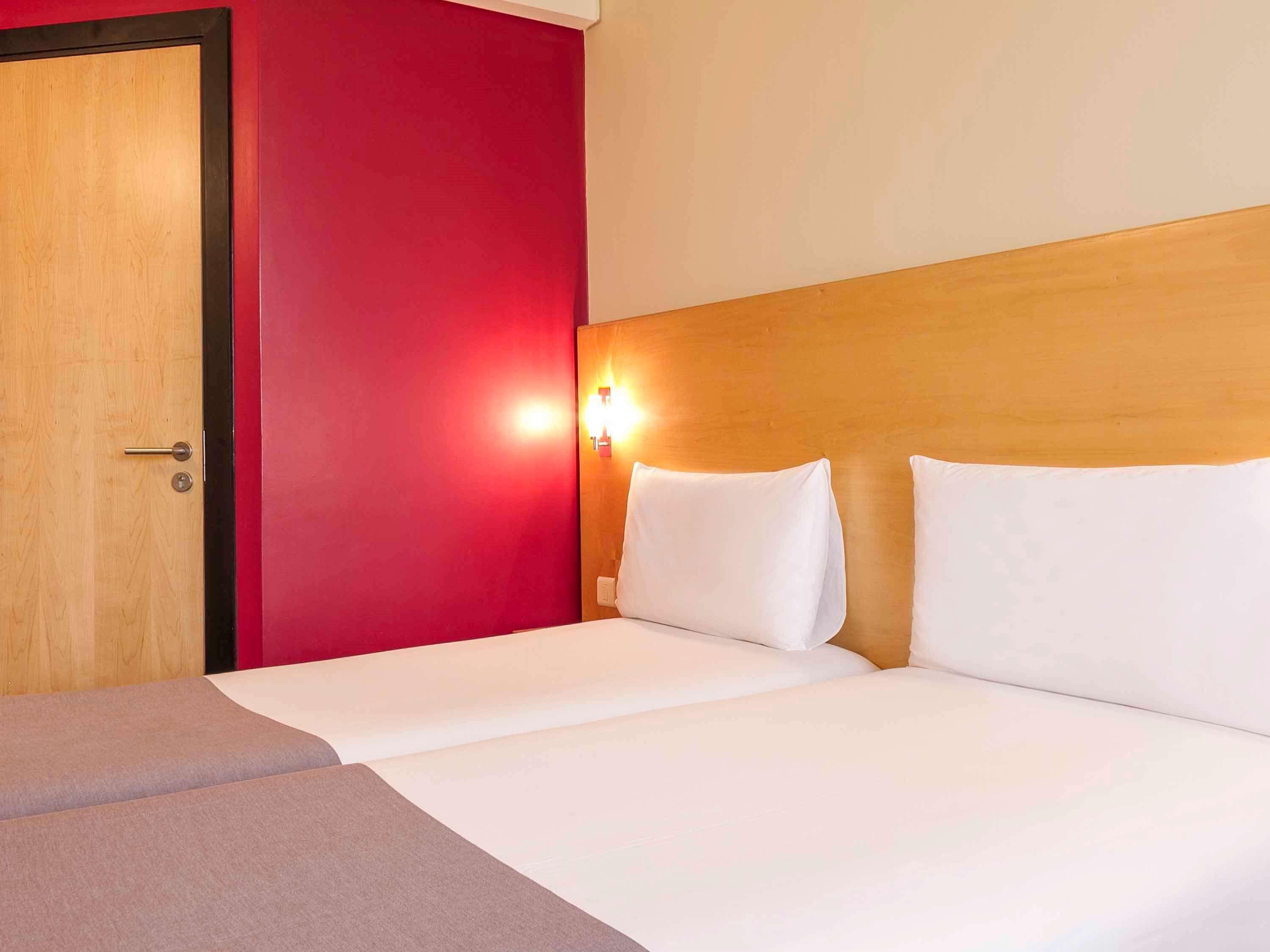 Отель Ibis Sharq Кувейт Экстерьер фото