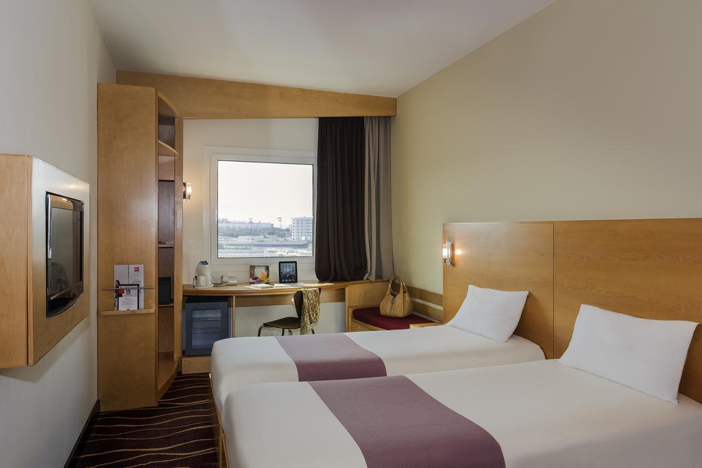 Отель Ibis Sharq Кувейт Экстерьер фото
