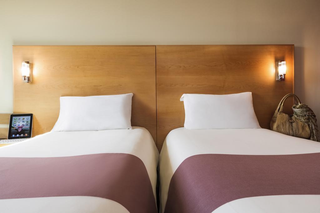 Отель Ibis Sharq Кувейт Экстерьер фото
