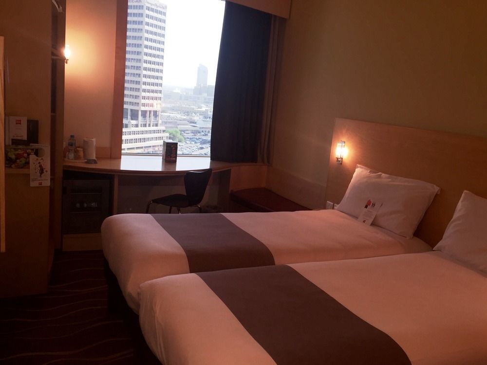 Отель Ibis Sharq Кувейт Экстерьер фото