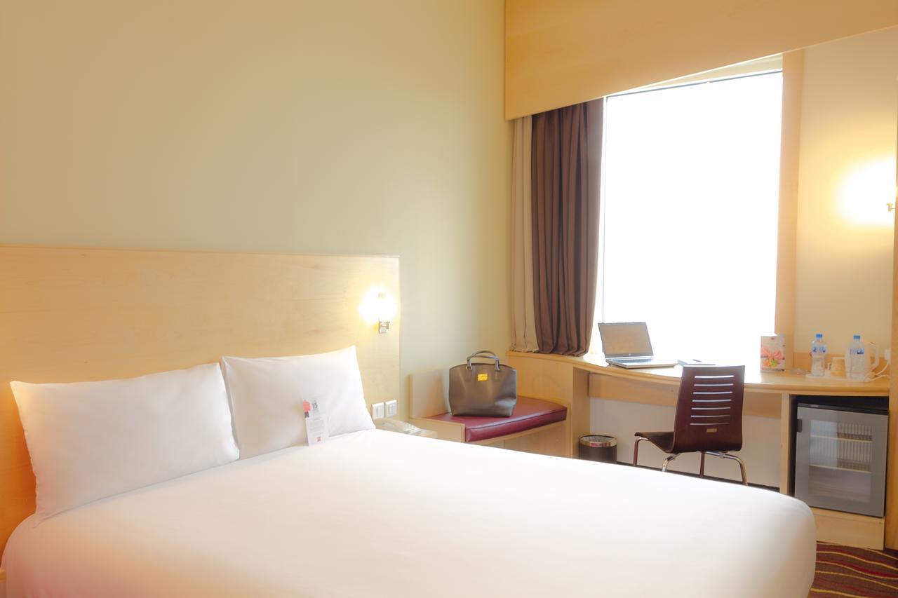 Отель Ibis Sharq Кувейт Экстерьер фото
